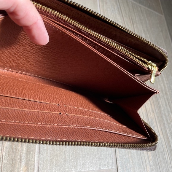 LOUIS VUITTON Brown Monogram Zippy Organizer Wallet - Picture 10 of 11
